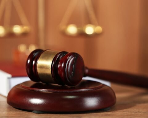 Differences Between a Ponzi Scheme and Pyramid Scheme, Lawforeverything