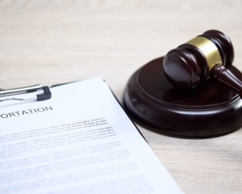 Differences Between Deportation and Removal, Lawforeverything